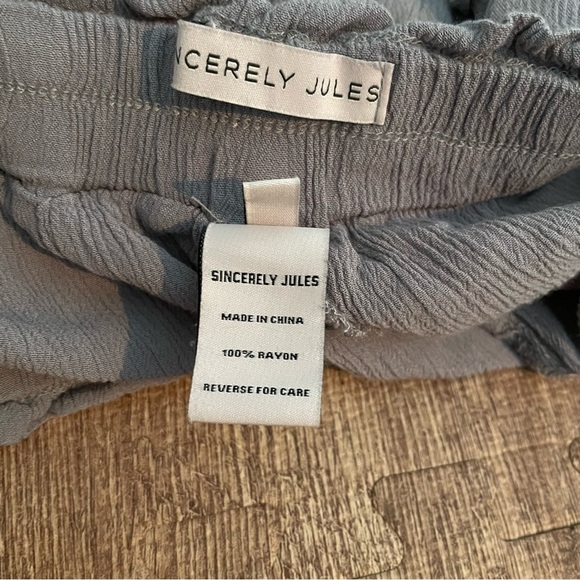 Sincerely Jules Grey Ruffle Lounge Shorts Size Medium - Picture 3 of 4
